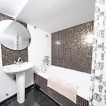 아파트 Luxury 4br Steps From Praca Do Comercio *
