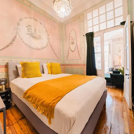 Luxury 4br Steps From Praca Do Comercio Апартаменты *