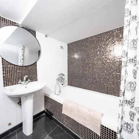 Апартаменты Luxury 4br Steps From Praca Do Comercio *